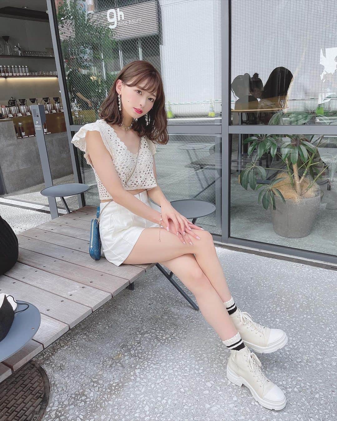 りなてぃさんのインスタグラム写真 - (りなてぃInstagram)「⁡ ⁡ ⁡ ⁡ #teacode ⁡ ホワイトコーデ🤍 夏を味わってもないのにもう秋服を買い出してる🙊🍂 ⁡ tops〻 @zara  pants〻 @zara  shoes〻 @charleskeith_jp  accessory〻 @merue_official  ⁡ ⁡ @merue_official @merue_staff #merue #メルエ #カラコン #ootd #outfit #coordinate #fashion #コスメ好き  #自まつ毛メイク #りなてぃー ⁡ ⁡ ⁡」8月8日 12時02分 - rinatea_25