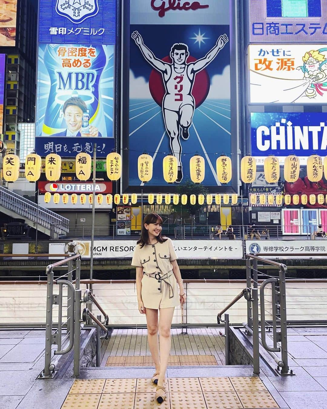 小嶋陽菜さんのインスタグラム写真 - (小嶋陽菜Instagram)「OSAKA VLOG 編集中〜🎞🧡💫 ちょっと待っててね🥺」8月8日 13時10分 - nyanchan22