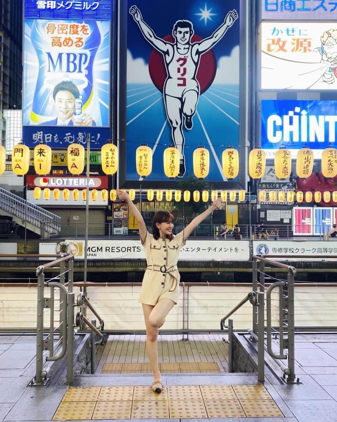 小嶋陽菜さんのインスタグラム写真 - (小嶋陽菜Instagram)「OSAKA VLOG 編集中〜🎞🧡💫 ちょっと待っててね🥺」8月8日 13時10分 - nyanchan22