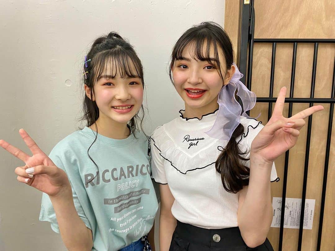 ニコ☆プチのインスタグラム：「👭🌻 . しっかり者コンビ💘 メイさんニイナさん😋💫 . #本多萌愛 #武藤新奈」