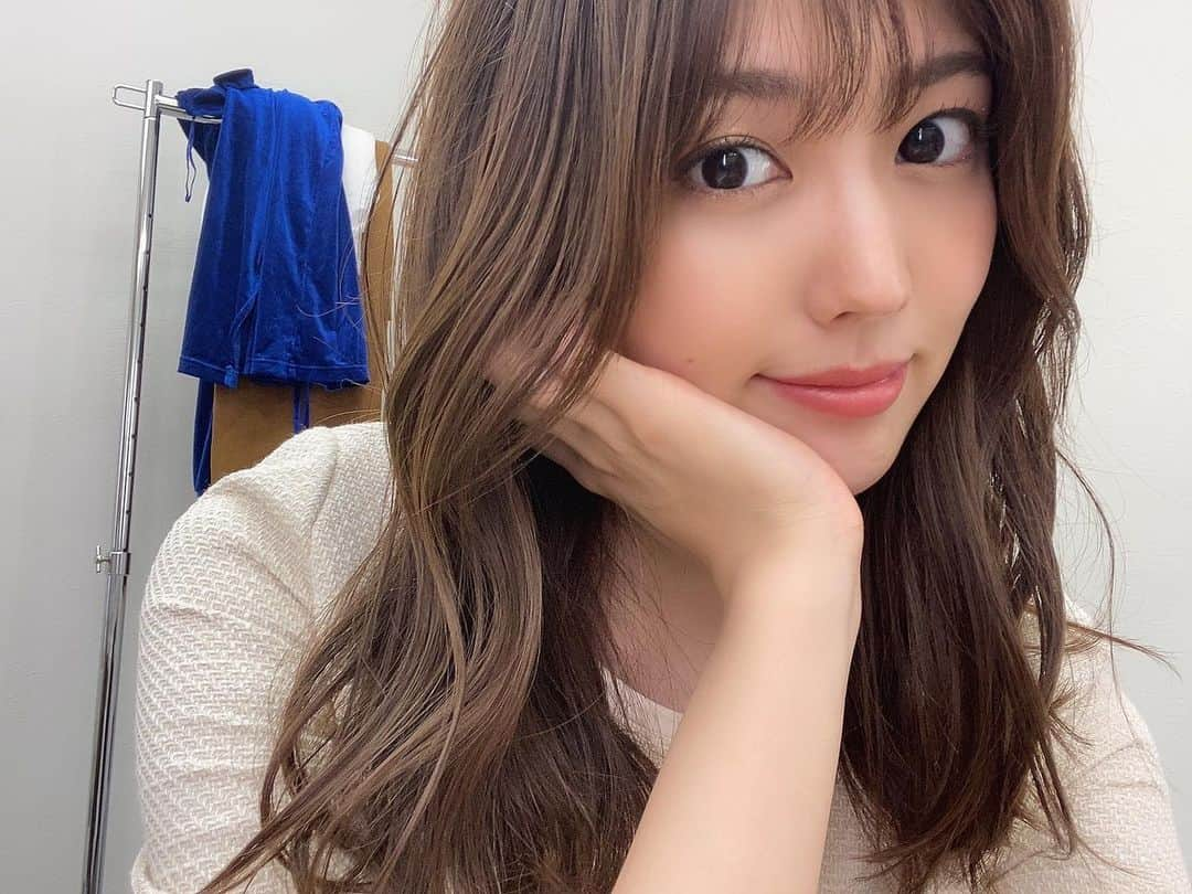 岩﨑名美さんのインスタグラム写真 - (岩﨑名美Instagram)「もーすこし頑張って伸ばすか、、切ってしまうかとてもとても悩んでる🥺🥺 どっちがいいかな？？🌻」8月8日 14時32分 - nami_iwasaki