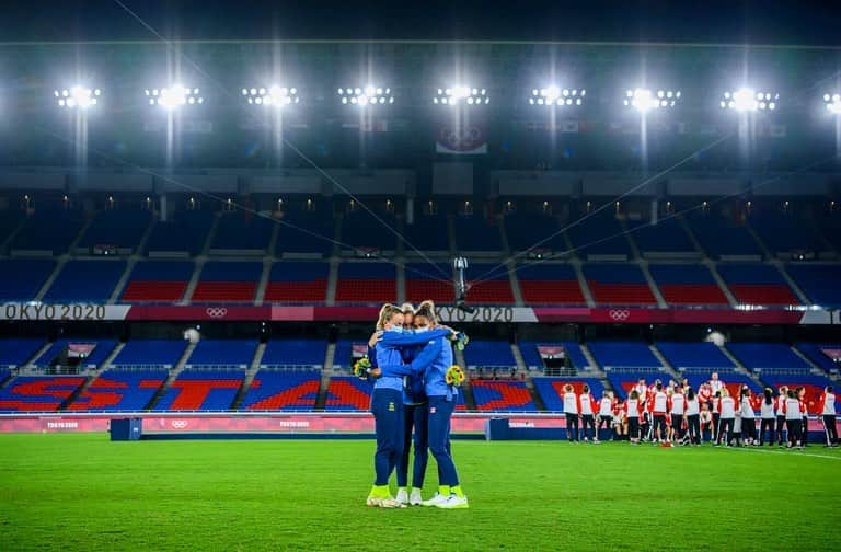 コソヴァレ・アスラニさんのインスタグラム写真 - (コソヴァレ・アスラニInstagram)「I’m so proud of my team and our performance during this Olympic tournament.  But sport isn’t always a fairytale, one day I will see it as a won silver but for now it’s still a lost gold. The pain is real but We will rise again 🔝🇸🇪」8月8日 15時15分 - asllani9