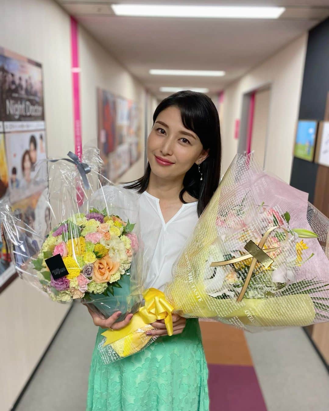 のインスタグラム：「本日8月8日に37歳のお誕生日を迎えました🎂🥰前日に36歳だっけ？37歳だっけ？ってわからなくなるほど数字には拘っていないですが、37歳も一日一日を大切にしていい年齢の重ね方をしていけたらいいなと思います☺️ 今日は　#フジテレビ　#みんなの競馬　の生放送。 8月8日に8チャンネルのフジテレビの日に出演して、結果は8-8で決まるという不思議な展開。笑 　#レパードステークス　は枠8-8でサイン馬券でした😂 サインあったんだから買っておけばよかったーと後悔😅 みなさんは馬券いかがでしたか？  37歳も頑張りますので応援していただけたら嬉しいです💕」