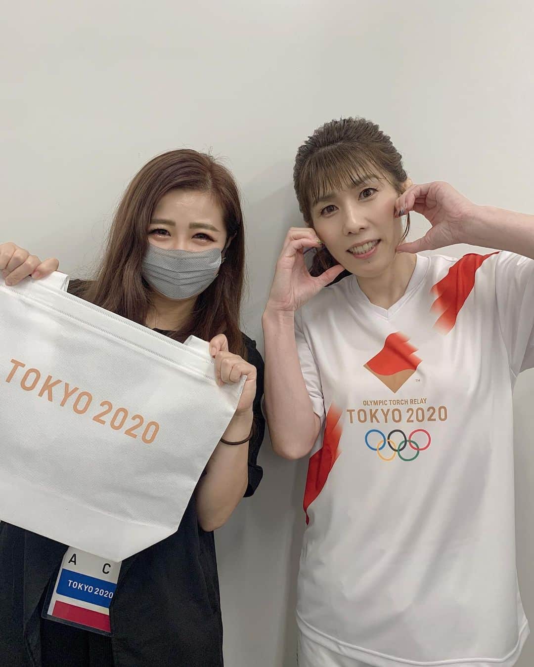 吉田沙保里さんのインスタグラム写真 - (吉田沙保里Instagram)「オリンピック期間中もずっと一緒だった私のヘアメイクさん💄❤️ 現役を引退して伝える側に回って、ゆうと東京五輪のお仕事が出来て嬉しかったし楽しかったよ😆✨ 本当にいつもありがとう💓 これからもこんな私だけどヨロシクねー😘😘😘  #ヘアメイク #ゆう #東京2020」8月8日 16時29分 - saori___yoshida