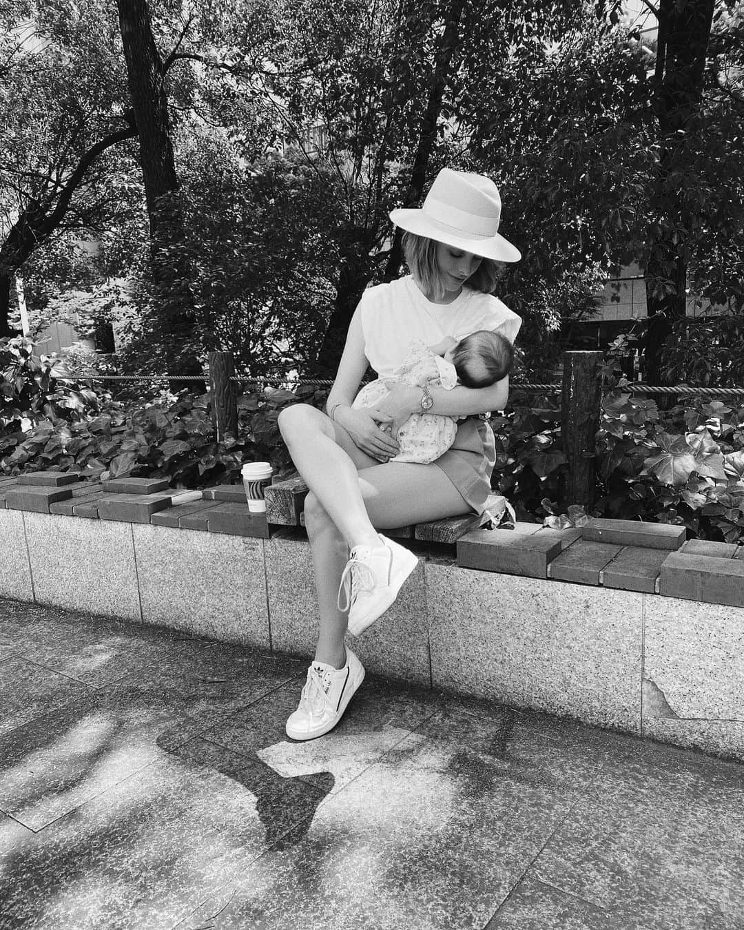 リアノン・ランゲラック（ミッチェル・ランゲラックの妻）のインスタグラム：「🤍🌻」