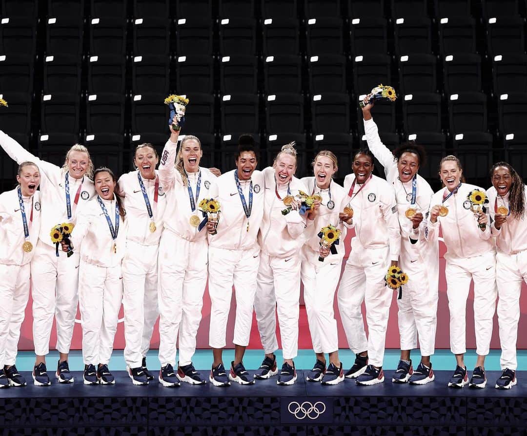 ケルシー・ロビンソンのインスタグラム：「OLYMPIC GOLD MEDALISTS」