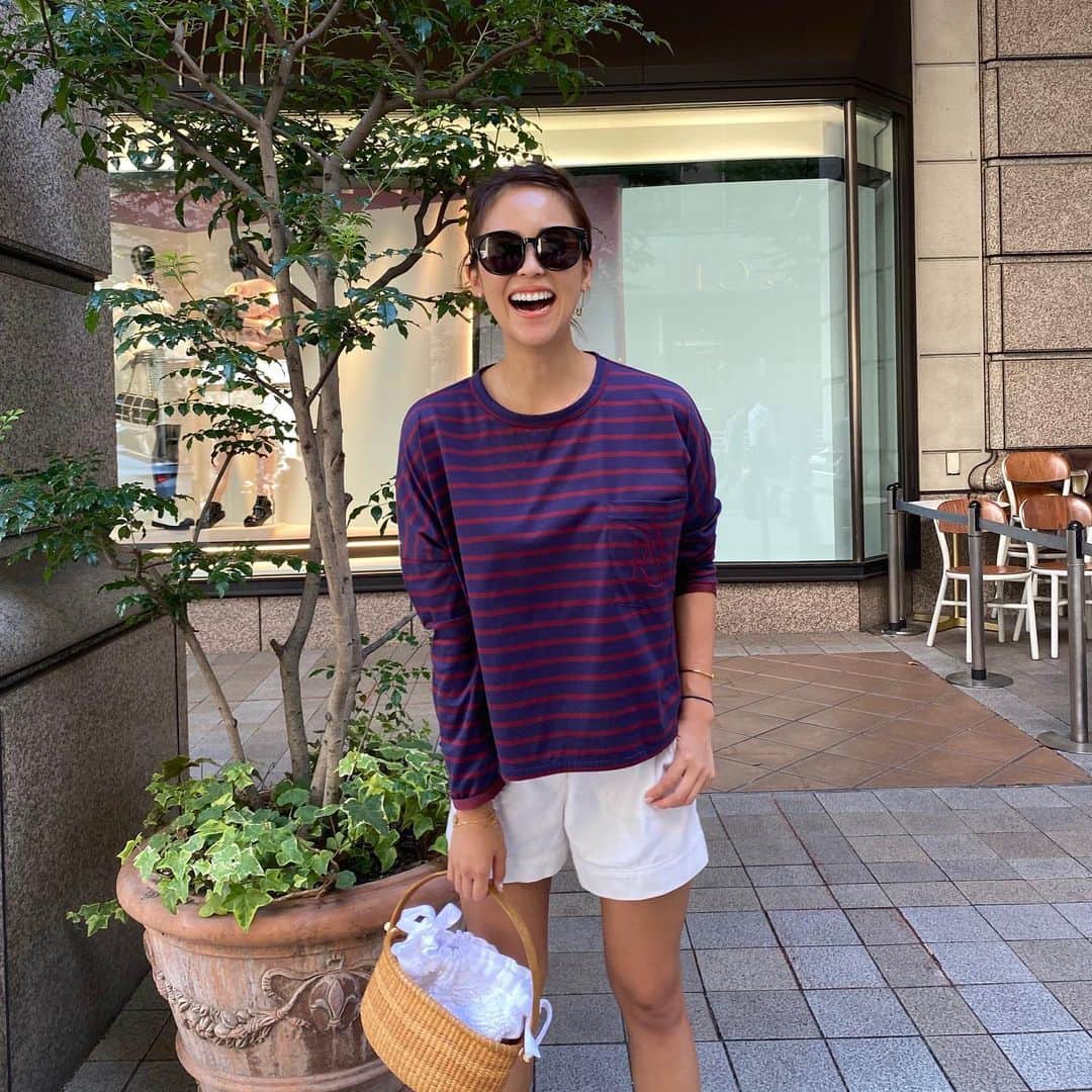 Risako Yamamotoさんのインスタグラム写真 - (Risako YamamotoInstagram)「🍉☀️×📚🍂  少しずつ秋物も取り入れたくなってきました🤍♥️💙   @rosy_monster の秋物ボーダーは胸ポケットに刺繍入り🪡  #ootd #fashion #coordinate」8月8日 17時45分 - risako_yamamoto