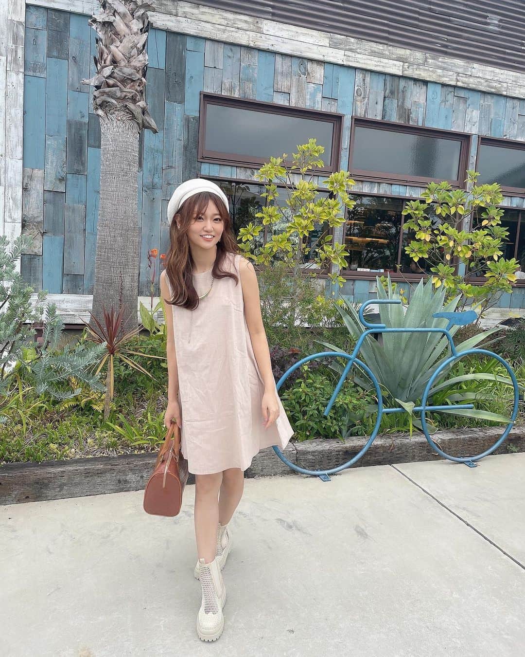 いっちゃん/嶋津 いつみのインスタグラム：「. . ストーリーに乗せて 「まだミニスカート履いていい？」って 聞いたら みんなが優しいDMくれたやつ🥺💗 . . . ちなみにこのミニワンピは @spicaglow  さんのです🙆‍♀️❤️ . . . . みんなにお許しもらったから まだしばらくはミニスカート履きます🐯ww . . . . ショートパンツはあんまり抵抗ないんやけど ミニスカートになったら急に恥ずかしくなるの 何で？？ww . . . .  1000円引きのクーポンコード 貼っとくね😗🗝 . 👉🏻 psh5000 . . . . . #spicaglow  #spicaglowstyle  .   #いっちゃんコーデ #ブライダルモデル #アレンジモデル #ヘアカラー  #ヘアアレンジ #くしゃ顔  #フリーモデル #ドレスモデル #ダイエット  #치맥  #좋아요환영 #소통환영 #팔로우환영  #팔로미 #인친환영 #친구해요 #셀카 #셀피」