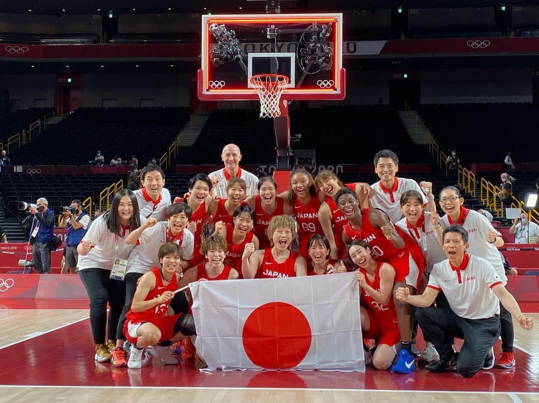 のインスタグラム：「最高のオリンピック！！！ 最高に楽しかったです！！  しかも銀メダル！！！🥈✨  この気持ちを、、、 もうなんて言葉にしていいのかわからないぐらい最高でした！  この舞台に立つまで、 いろんなことを乗り越えたと思うと、本当に感慨深い！！  とにかく今言いたいのは、 本当に本当に、 たくさんの応援、 ありがとうございました！！」