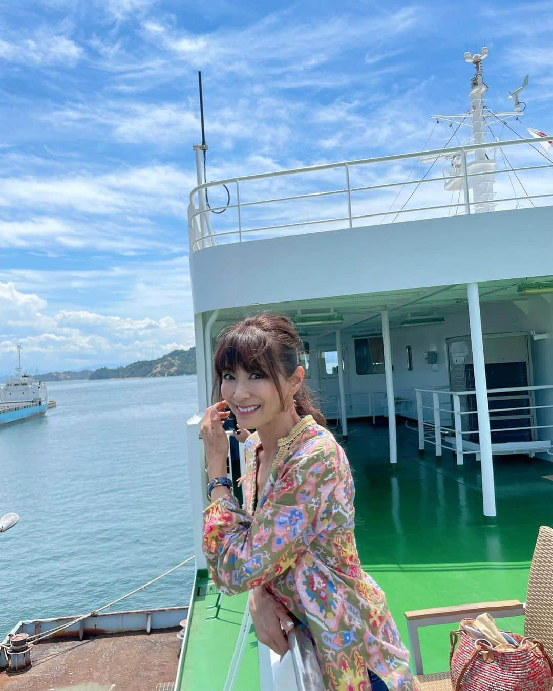 山田佳子さんのインスタグラム写真 - (山田佳子Instagram)「ちょっとお出かけ…♪ 人の居ない場所へ…⛴ ⁡ #静かな場所 #求めて  #行ってきます #いいお天気☀️  #フェリー #お盆休み #リフレッシュ #プチ旅行」8月8日 18時23分 - yoshiko117