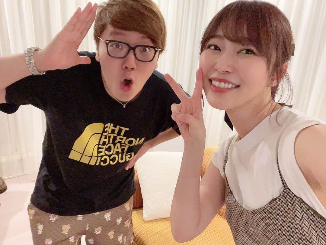 HIKAKINのインスタグラム：「ヒカキン×指原莉乃で、YouTubeコラボしました！お互いのチャンネルでコラボ動画公開されてます！是非ご覧下さい！😎🎉」