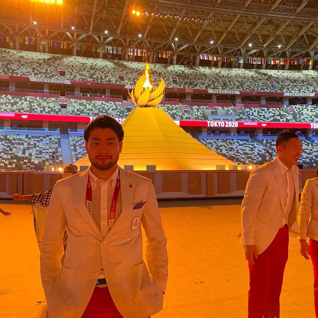 のインスタグラム：「. 東京オリンピック閉幕。  まずは東京オリンピックに関わって頂いた全ての方々に感謝いたします。 コロナ禍ですべての事がイレギュラーな中、沢山の人に支えて頂き東京オリンピックという舞台に立つ事ができました。  東京オリンピックの舞台に立ったからにはアスリートとして目の前の試合に全力を注ぎ勝ちにこだわる事こそが関わって頂いた全ての人への感謝だと思いました。  今後も1人のアスリートとして、日本中世界中に見られているということを自覚しより一層競技に励んでいきます。  また、コロナが一刻も早く終息しアスリートだけではなく全ての人たちが笑い合えるような世の中が戻ってきますように😌  今後とも応援宜しくお願いします。  #arigato2020 #tokyo2020   #olympics  #olympic  #東京オリンピック  #handball  #彗星japan」
