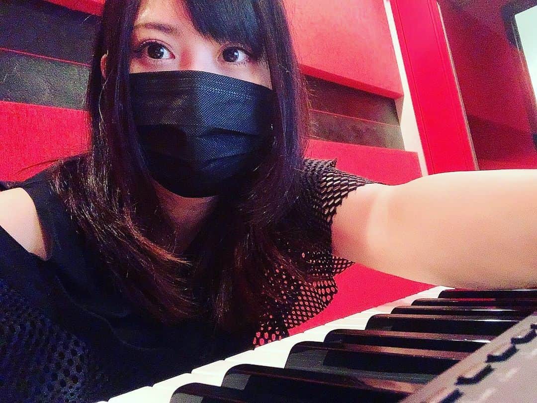 のインスタグラム：「リハにやってきたオタク  #リハ #バンド」
