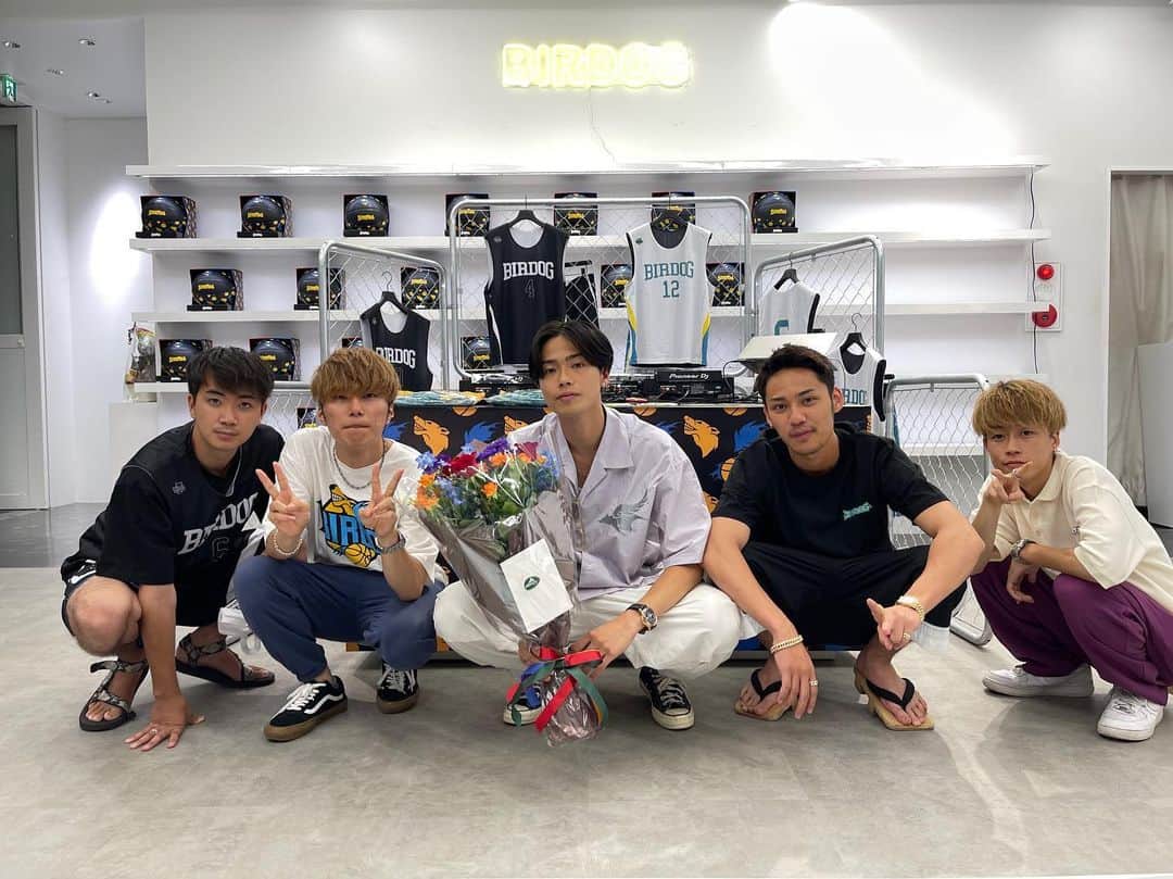 コムドットのインスタグラム：「Birdog初のPOP UP大成功🎉🎉  at @nubian_tokyo」