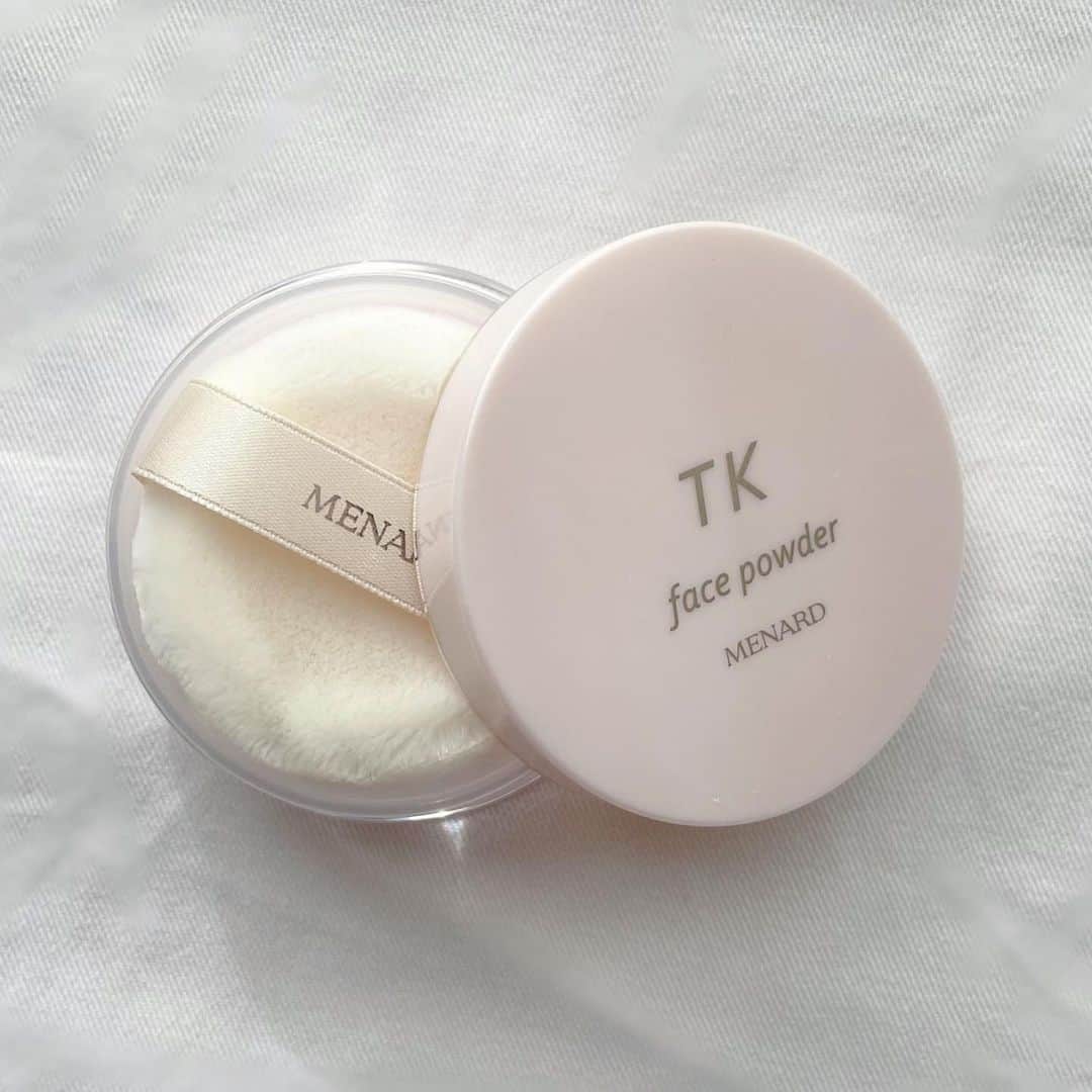 大野いとのインスタグラム：「メナード化粧品のTKフェイスパウダー、 マスクでのメイク崩れもカバーしてくれる強い味方です。 わたしも愛用中です☺️ 皆さんも使ってみてください！♡ #menard  #TKbeautykeepfacepowder #ビューティキープフェイスパウダー シラユリ8月号も夏らしく撮っていただきました。☺️」
