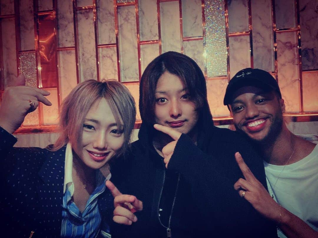 Richesのインスタグラム：「るいきゅんさんのバースデーイベント行ってきた🍾✨✨ おめでとうございます㊗️ ・ ・ #冬月 #chocolat #ホスト #リチェス #パリピ #youtube #youtuber #金髪 #黒人 #ハーフ #番号教えて #由比ヶ浜 #tバック #歌舞伎町 #新宿 #東京 #入間 #埼玉 #ガーナ #新潟 #一人暮らし #丁寧な暮らし #riches #tokyo #japan #ghana #hiphop #party #love #instagood」