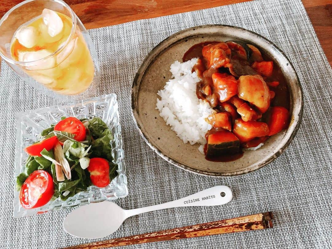 福圓美里のインスタグラム：「夏 夏ってカレー食べたくなりますよね  具材ごろっごろにするのがすき☺️  豚肉、しめじ、なす、かぼちゃ、にんじん、玉ねぎ  美味しいもの栄養のあるものたくさん食べて、暑い夏乗り切りましょ！」