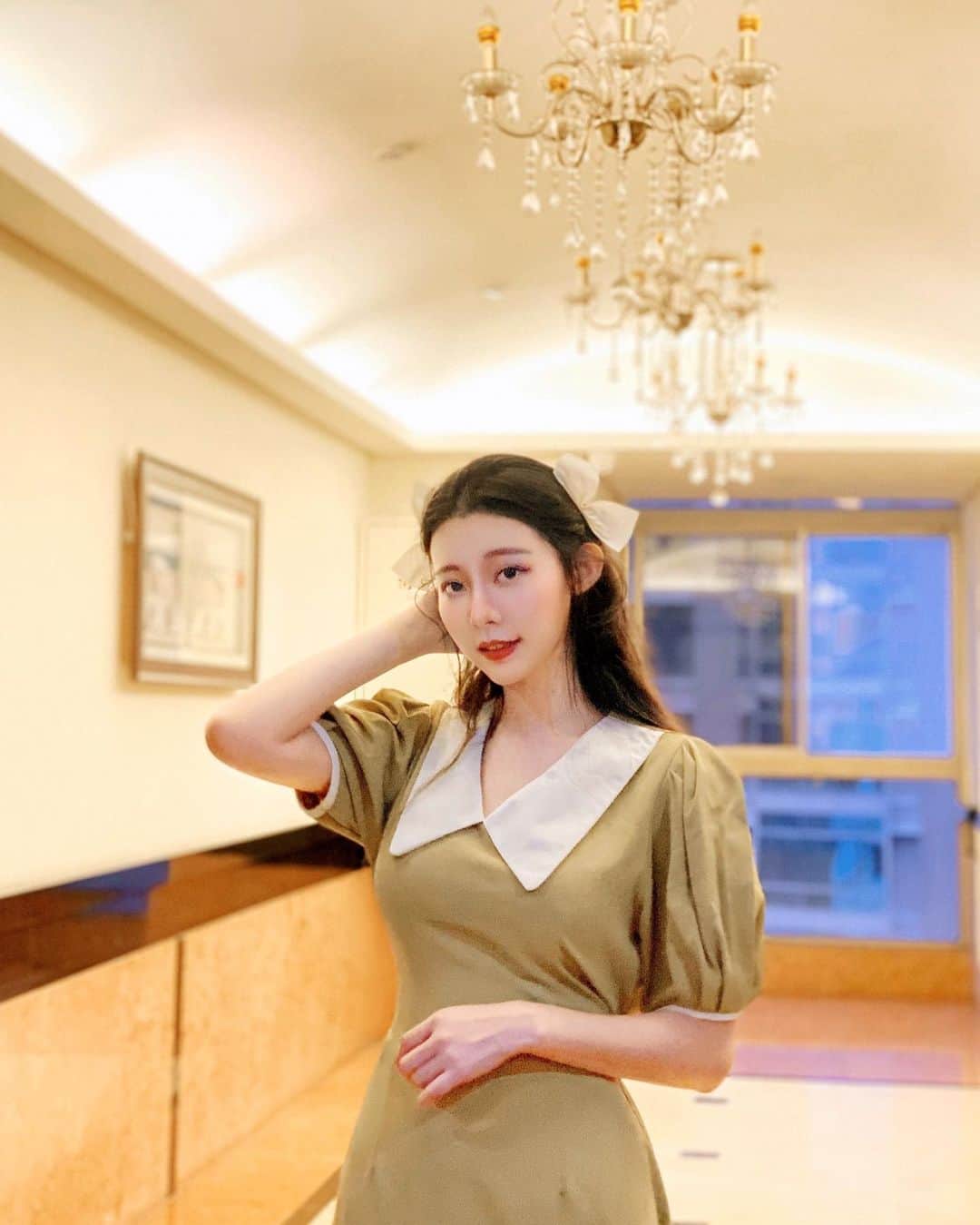 張香香さんのインスタグラム写真 - (張香香Instagram)「喜歡第一套還是第二套？ 都是難得的小姊姊路線😳 👗/ @ohmiss_fifi  為了慶祝開幕還有抽獎活動 到8/18截止 快去參加！ 還有滿1000免運喲🤍」8月8日 21時52分 - m40925