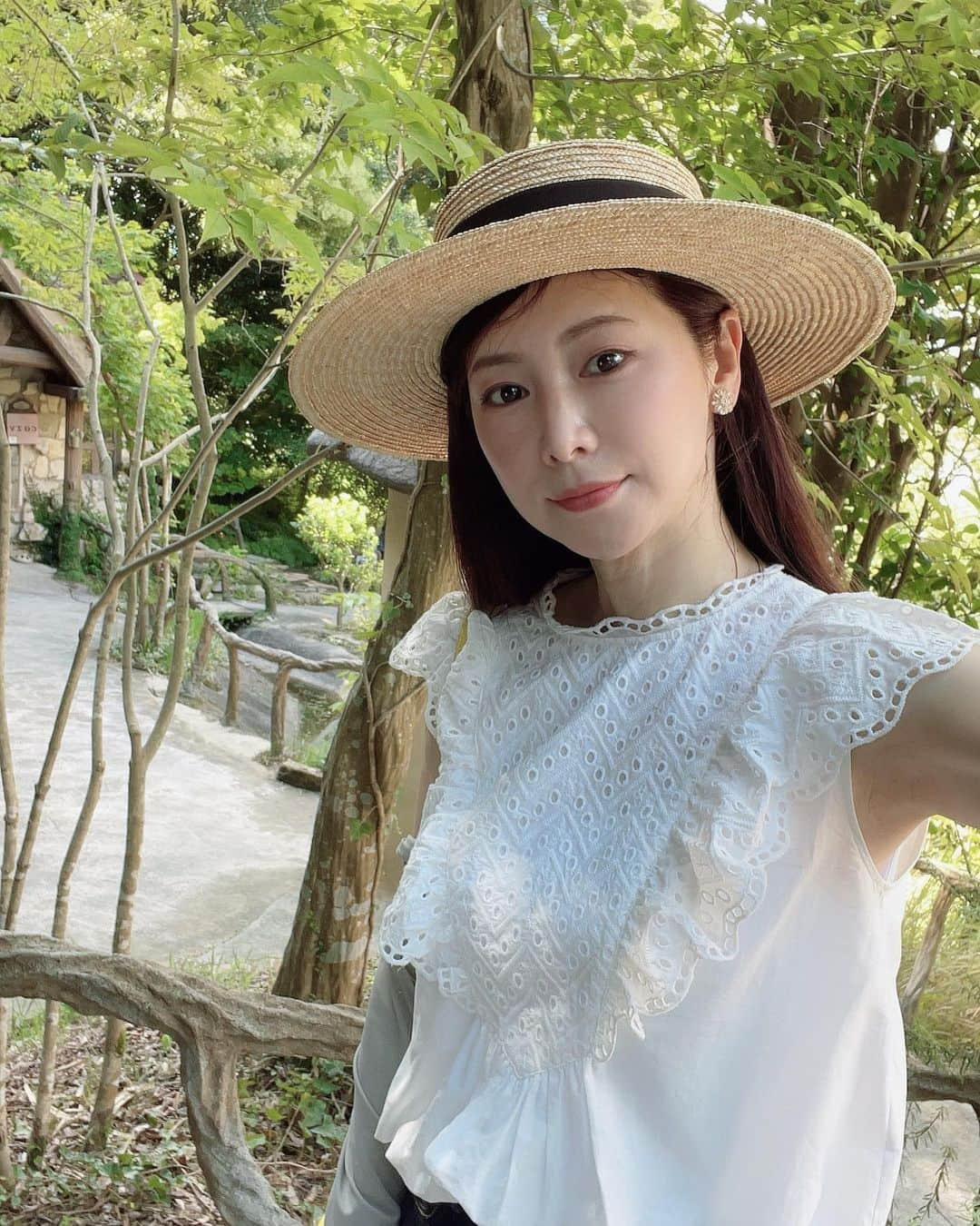 水谷雅子さんのインスタグラム写真 - (水谷雅子Instagram)「先日、静岡県浜名湖にあるぬくもりの森に行って来ました。�🚗🎶 まるで動物の森に出てくるような森ですよ。😃 高い木々に囲まれた可愛らしい雑貨店、カフェ、アロマショップなどがぽつんぽつんと点在しています。🏡 緑たっぷりのマイナスイオンで心もからだも癒されました。☺️💕 #ぬくもりの森 #メルヘン#可愛い森#おとぎの国 #動物の森#癒されました #水谷雅子#水谷雅子beautybook50の私」8月8日 21時57分 - mizutanimasako