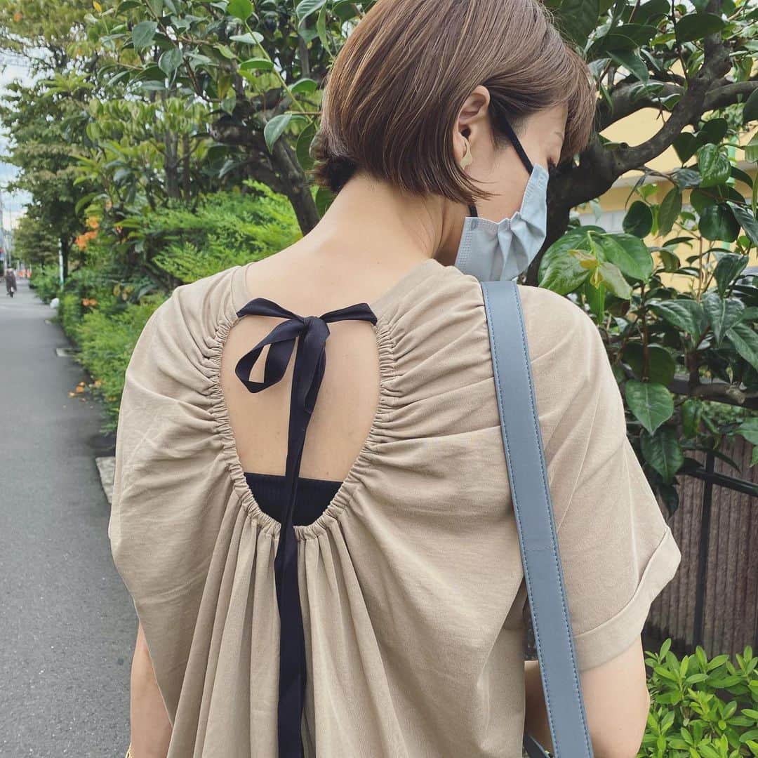 畑野ひろ子のインスタグラム：「背中のデザインが可愛い　@designworks_ladies_official のTシャツドレス❤️」