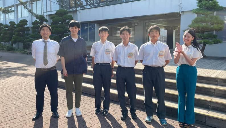 河野玄斗さんのインスタグラム写真 - (河野玄斗Instagram)「久しぶりの投稿！ 『黄色いハンカチ突撃隊2時間SP』で逗子開成の現役受験生と模試対決してきました！(シークレットゲストだったので告知できなくてすみません😭) 高校の教室で試験受けるの懐かしくてめちゃくちゃ楽しかったです！ 受験生の相手もみんな志高くて、良い刺激をたくさんもらいました！ インスタの投稿も定期的にしないとだな〜  #黄色いハンカチ突撃隊 #フジテレビ #東大模試」8月8日 22時12分 - gengen_36
