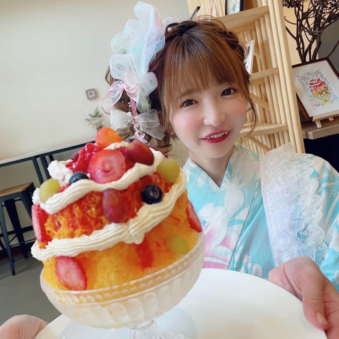 もえのあずきさんのインスタグラム写真 - (もえのあずきInstagram)「浴衣で食べ歩きデートしてくれへん？💓🥰✨  #浴衣女子 #浴衣ヘアアレンジ #浴衣コーデ #浴衣デート #チーズメンチカツ#チーズメンチ#もえあず#大食い#エラバレシ#ビール女子 #ビール部 #食べ歩きデート #食べ歩きグルメ #浅草グルメ #浅草食べ歩き#かき氷#かき氷巡り」8月8日 22時27分 - moeazukitty