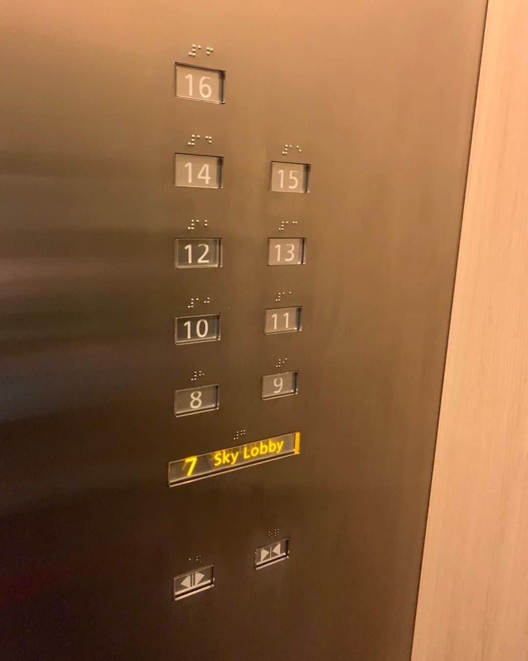 譜久村聖さんのインスタグラム写真 - (譜久村聖Instagram)「エレベーターのボタンのガチャガチャ 発売された当初ガチャガチャしてました✌🏻  1発目に出た電話マークのボタン📞 これは緊急の時しか押せないので押したことがないのですが このガチャガチャのおかげでめいいっぱい押すことが出来ました！  ガチャガチャありがとう😌🙏🏻  2枚目以降は最近見つけた いい感じのエレベーターのボタンをお裾分け🤲  #morningmusume21 #モーニング娘21 #譜久村聖 #エレベーターのボタン #エレベーター #ボタン #押し心地 #良すぎ  #どこかに高瀬くるみちゃんが隠れています」8月8日 22時31分 - mizuki_fukumura.official