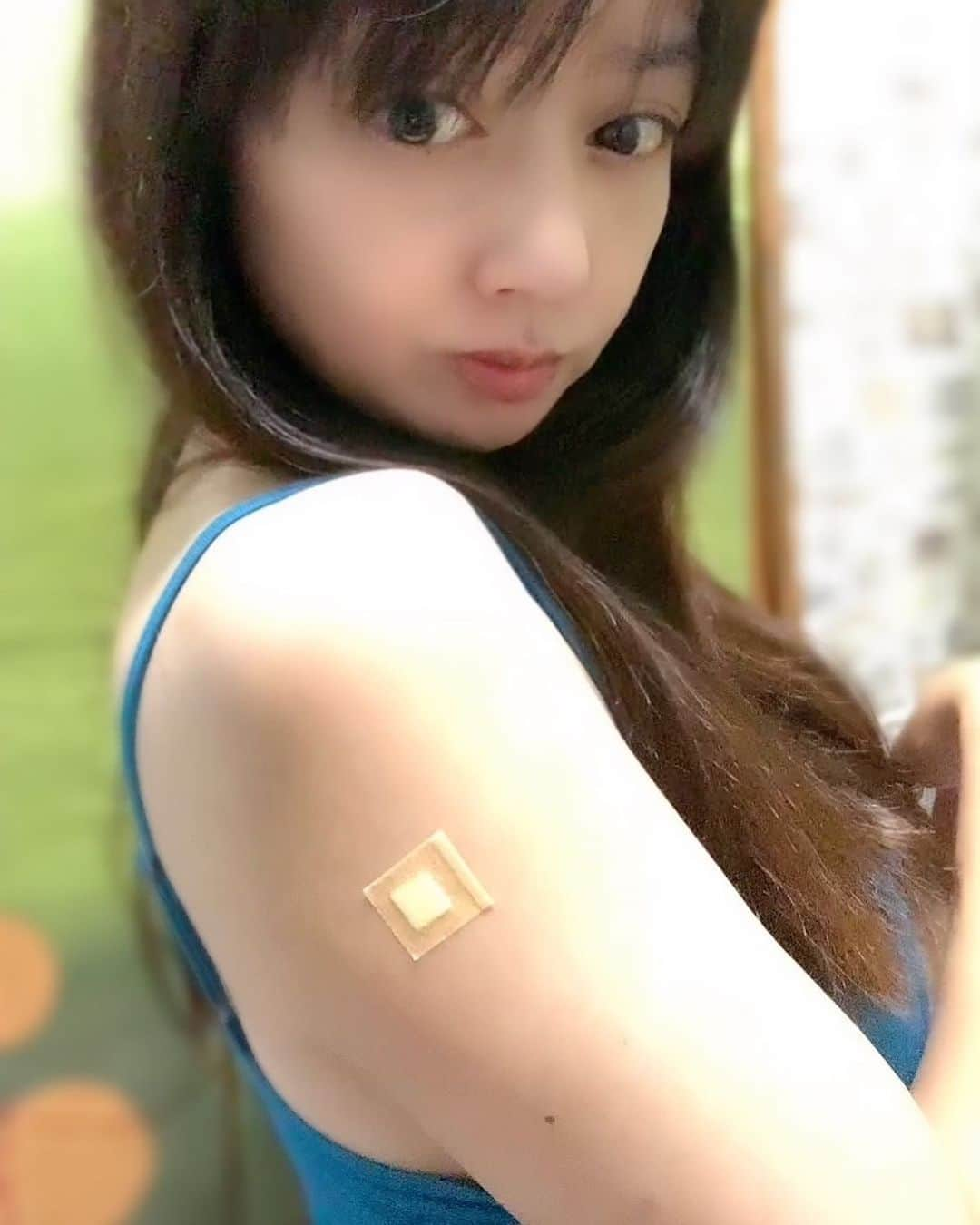 HANAさんのインスタグラム写真 - (HANAInstagram)「こんばんは☪·̩͙   💉💉💉💉💉💦  1回目...  今のところ副反応は、少し腕が重痛いぐらいで特に体調に変化はありません😌  でも、当日よりも次の日...1回目よりも2回目...の方が副反応は強めに出るらしいので🙌まだ油断は禁物❤  そして副反応の症状の緩和には「バファリンPREMIUM」が効くそうです💊✨  これから接種する方のご参考になれば🙌  ちなみに💉種類はファイザーでした😌  #ファイザー #ワクチン接種 #腕が太い  ✽・:..｡o￠o｡..:・✽・:..｡o￠o｡..:・✽・:..｡o￠o｡..:・  いいね❣️や、温かいコメントをありがとうございます💐とても励みになります☺️︎💕︎お返事は出来る範囲でさせていただきます｡・:＋°🦋  日常の投稿はメインアカウント➡️<@comme_des_fleurs087>  #アラフォー #アラフィフ #アラフィフ女子 #オトナ女子 #オトナ可愛い #美魔女 #熟女 #セルフポートレート #40代#40代女子  #smile #japanese #love  #beauty #selfie #ootd #japanesebeauty #instagramer #asianbeauty #sexy #model #followme #instagood #섹시#미인 #hana87ohana」8月8日 22時56分 - hana.87ohana