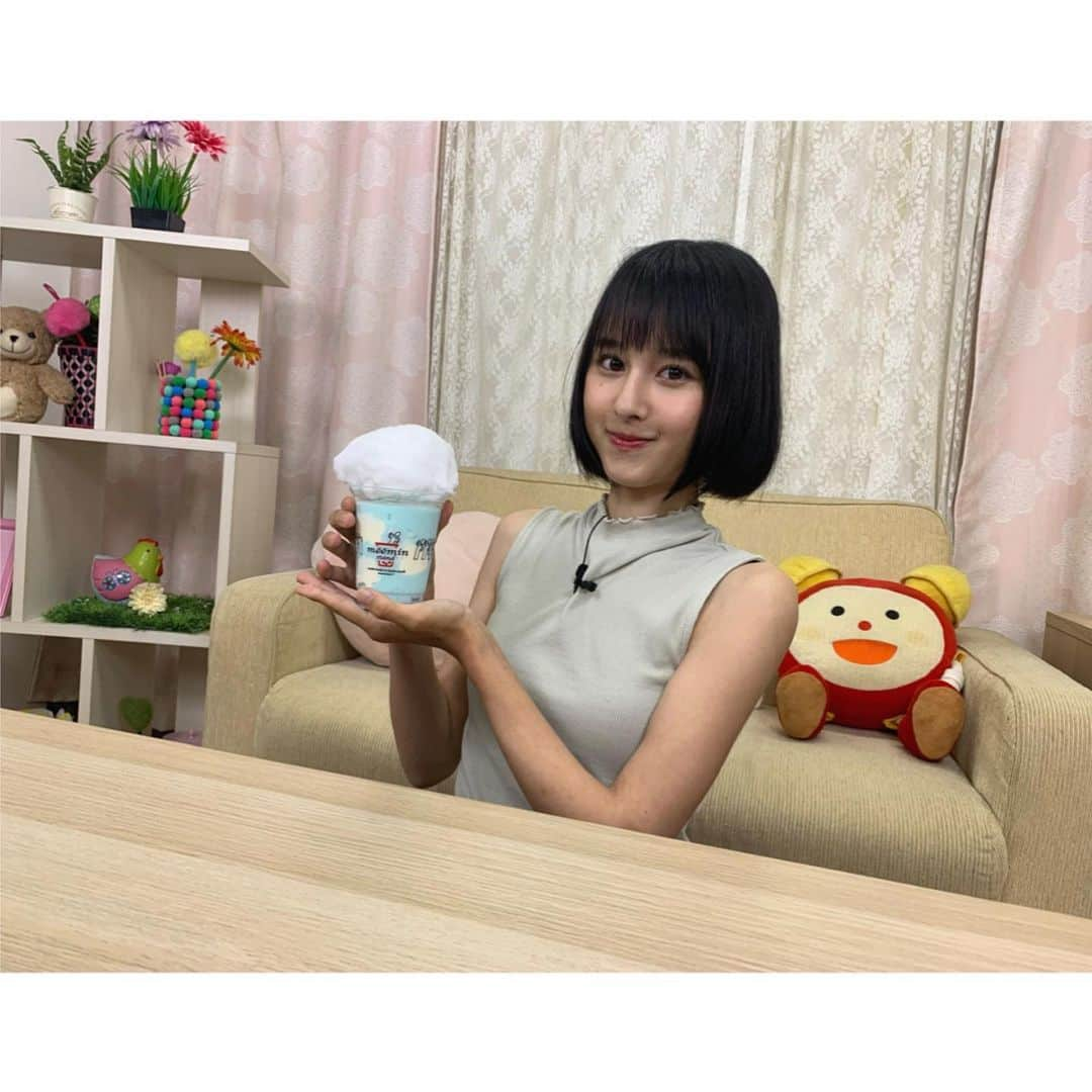 大幡しえりさんのインスタグラム写真 - (大幡しえりInstagram)「明日9日のめざましテレビ⏰イマドキ✨出演します🙋‍♀️ 『最新のキャラカフェ＆グッズ』を紹介します！ 明日はムーミンの日だそうです！ 色々なカフェ&グッズを紹介するのでぜひチェックしてください✨ 写真の私が持っているドリンク気になりますよね🥤🥺 6時50分過ぎ頃に放送です！📺 6時58分のめざましじゃんけんもよろしくお願いします✊✌️🖐  トップスはムーミンのイメージした色にしてきました🤣  #めざましテレビ  #めざましじゃんけん  #イマドキ  #イマドキガール #ムーミン  #トップスは #earth」8月8日 22時51分 - shieri_ohata_