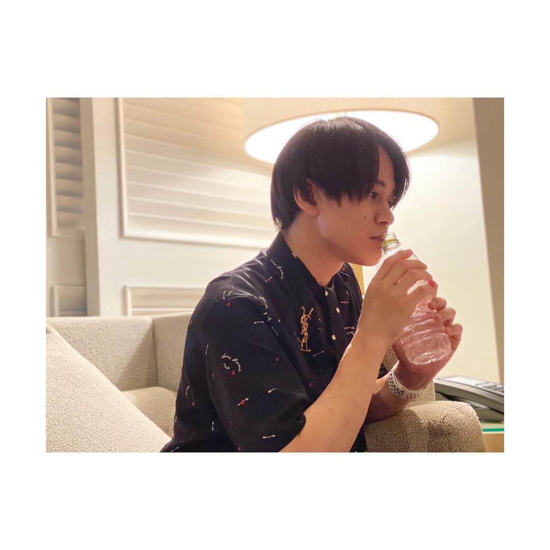 のインスタグラム：「コーヒーと水しか飲まない生活続けてたら、いろはす苦手になった。」