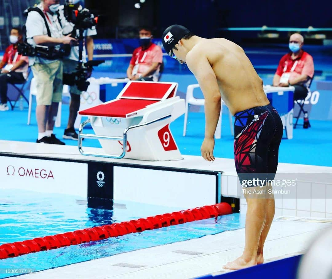 瀬戸大也さんのインスタグラム写真 - (瀬戸大也Instagram)「東京オリンピックが今日で閉幕。  夢の舞台であるオリンピックが現役中に母国で開催されるなんて夢にも思っていませんでした。 母国開催での金メダル獲得に向けて死に物狂いで夢を追いかけた時間、待ち望んでいた2020年からの1年延期、そして夢を叶えることはできませんでした。 でも、この時間は無駄ではないし その中でもやるべきことはやりきれました。 今回のオリンピック開催に関しては自分の中でも色々な思いがあったけれど、やっぱりオリンピックは自分にとって夢にみる素晴らしい舞台には変わりありませんでした。 パリ五輪までの3年間で今回足りなかった所を補って次こそは夢を叶えたい。 人生において素晴らしい経験をさせて下さったこと、そして沢山の方々のサポートがあったからこそ開催して頂けた東京オリンピックに心から感謝しております。  本当にありがとうございました！！  そして次は東京2020パラリンピック！ 日本代表の活躍が楽しみです！！ ガンバレ日本🇯🇵  #arigato2020 #tokyo2020 #paris2024  #ありがとうございました   Photo by mainichi & Getty images」8月8日 23時33分 - daiya_seto