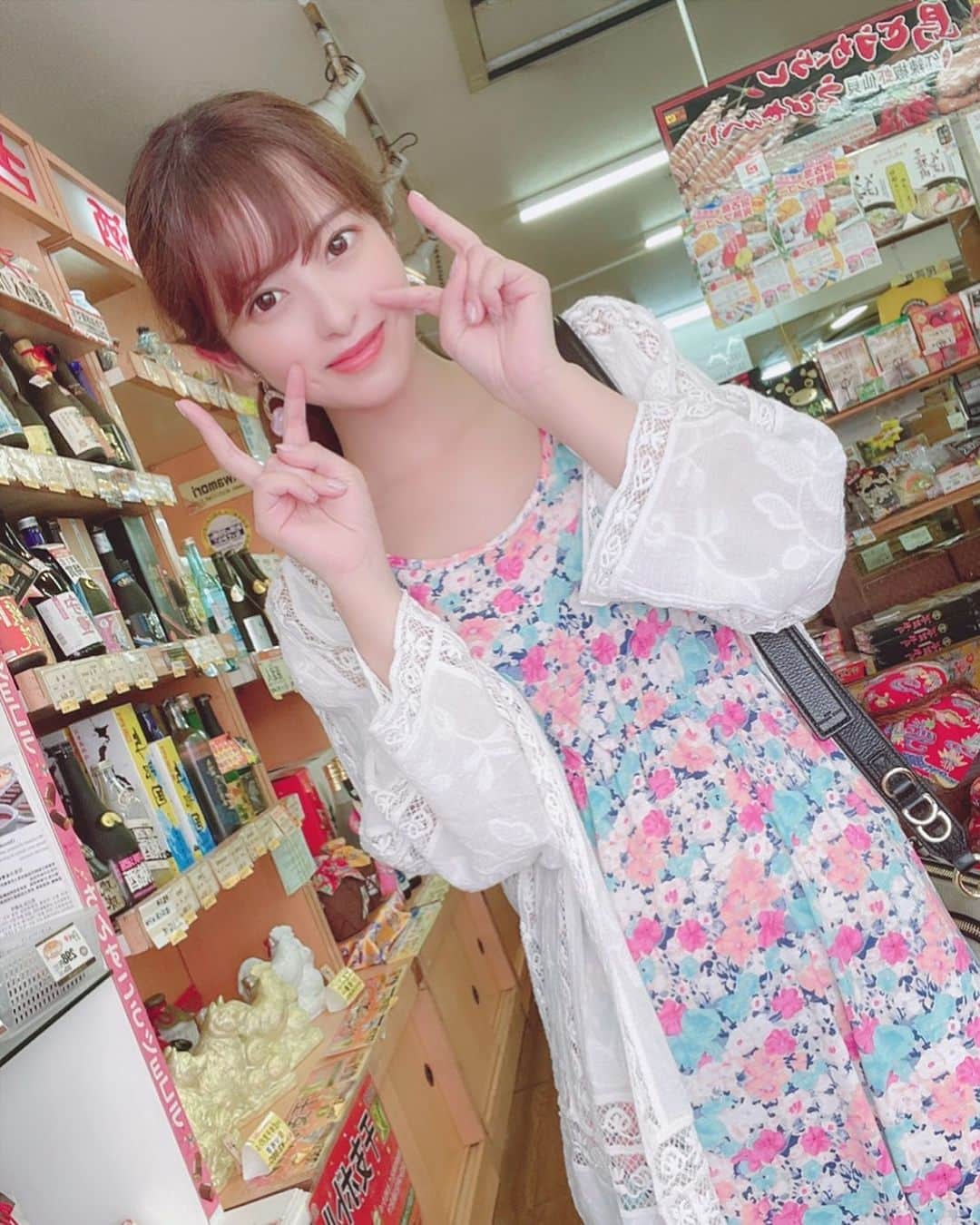 桜もこさんのインスタグラム写真 - (桜もこInstagram)「💘  #お土産　#ノーファンデ #ピース #沖縄　#仕事　#japanesegirl #japanesemodel #instagram」8月8日 23時53分 - mokochan319
