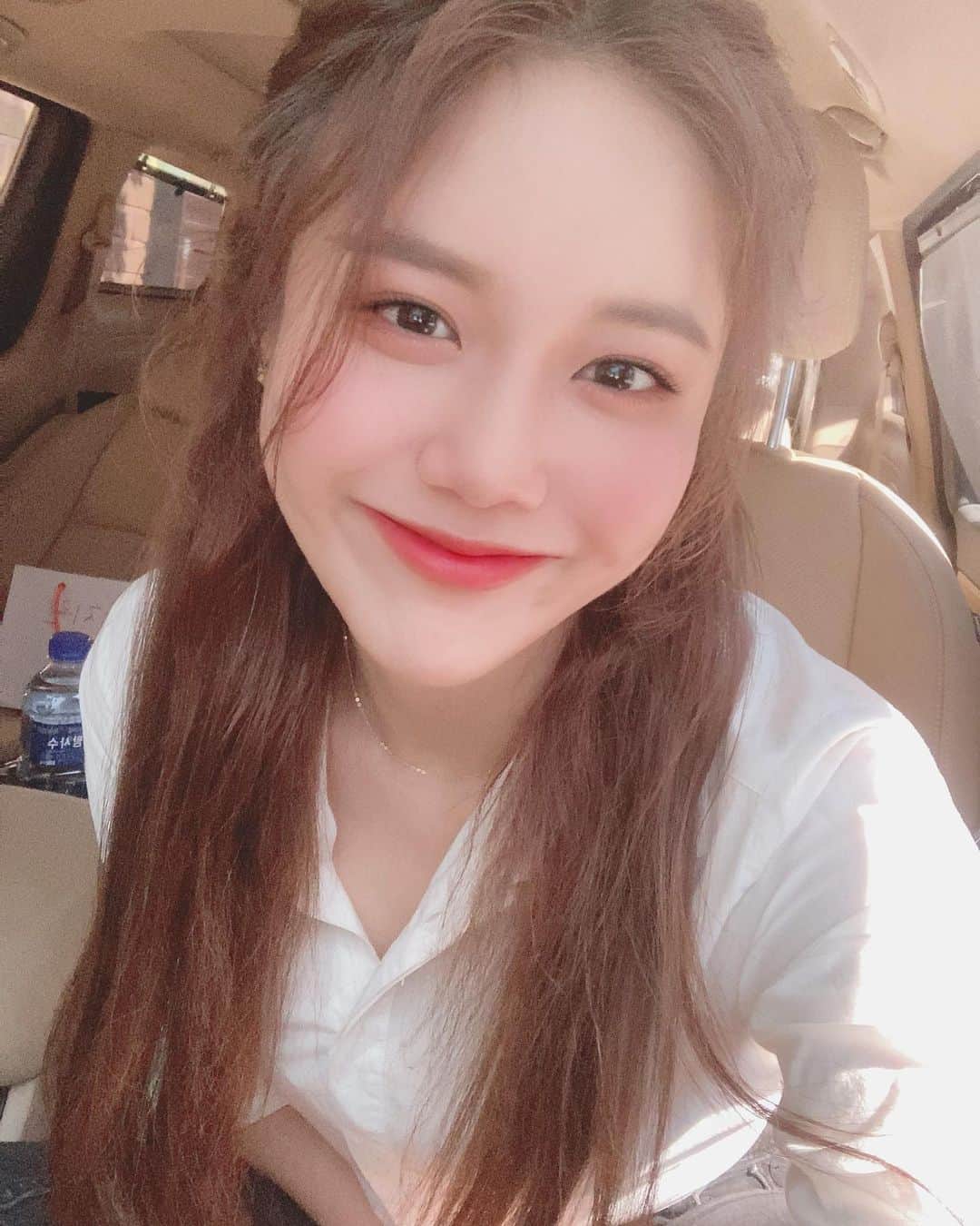 ヘジョンのインスタグラム：「9살❤️🧡💛💚💙💜🖤🤍🤎 #elvis」