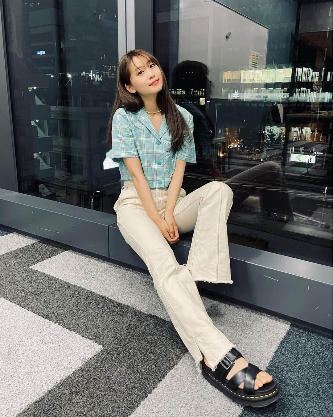 芹澤優さんのインスタグラム写真 - (芹澤優Instagram)「・  トップス　#hm パンツ　#freesmart  サンダル　#drmartens   💙💙💙  #poolikitai」8月9日 0時14分 - seriko_is_no.1