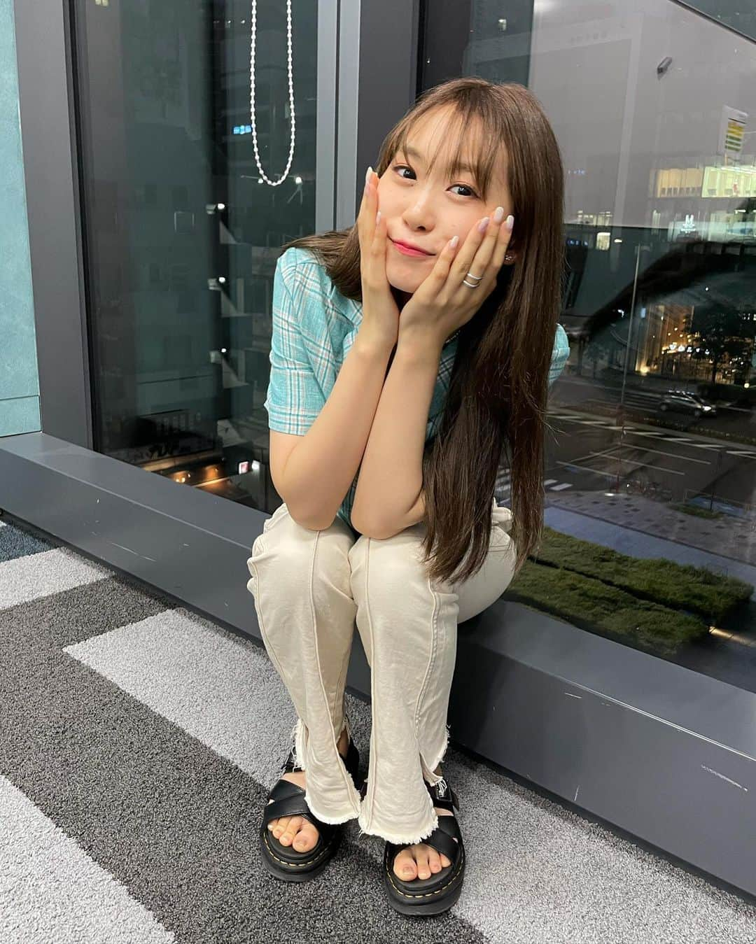 芹澤優さんのインスタグラム写真 - (芹澤優Instagram)「・  トップス　#hm パンツ　#freesmart  サンダル　#drmartens   💙💙💙  #poolikitai」8月9日 0時14分 - seriko_is_no.1