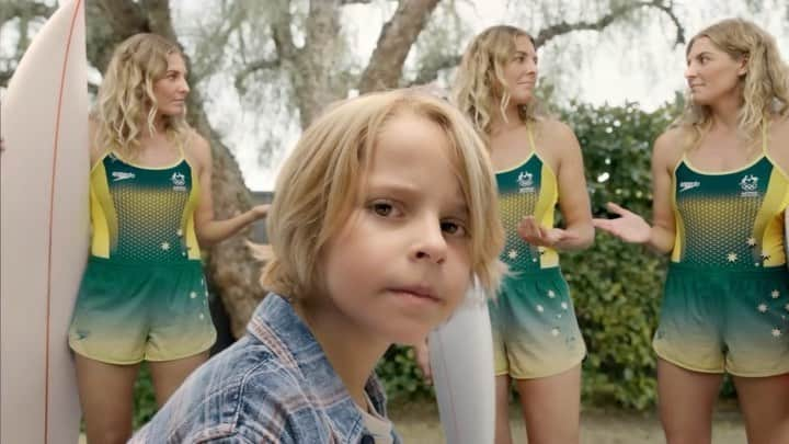 ステファニー・ギルモアのインスタグラム：「Stoked to be a  @woolworths_au Aussie Hero with so many other incredible @ausolympicteam and @ausparalympics athletes during the #Olympics . Loved seeing the pics and videos of kids all excited when getting their fav athlete cards! Fun filming the ad with @sayasakakibara @michaelklim1 @tommyfynn @elliecoleswim 💛💚」