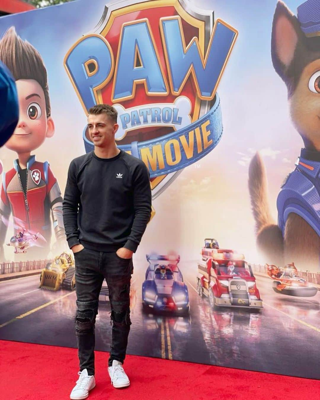 マックス・ウィットロックさんのインスタグラム写真 - (マックス・ウィットロックInstagram)「Not sure who enjoyed it more lol 😂! @pawpatrolmovie premier 👏 #pawpatrolthemovie . @pawpatrol @leah.whitlock」8月9日 3時06分 - maxwhitlock