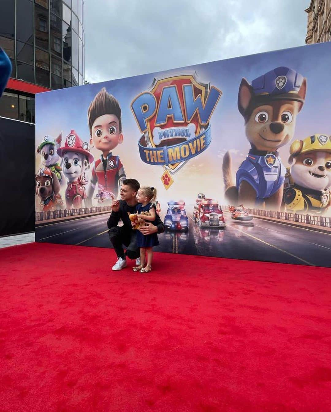 マックス・ウィットロックさんのインスタグラム写真 - (マックス・ウィットロックInstagram)「Not sure who enjoyed it more lol 😂! @pawpatrolmovie premier 👏 #pawpatrolthemovie . @pawpatrol @leah.whitlock」8月9日 3時06分 - maxwhitlock