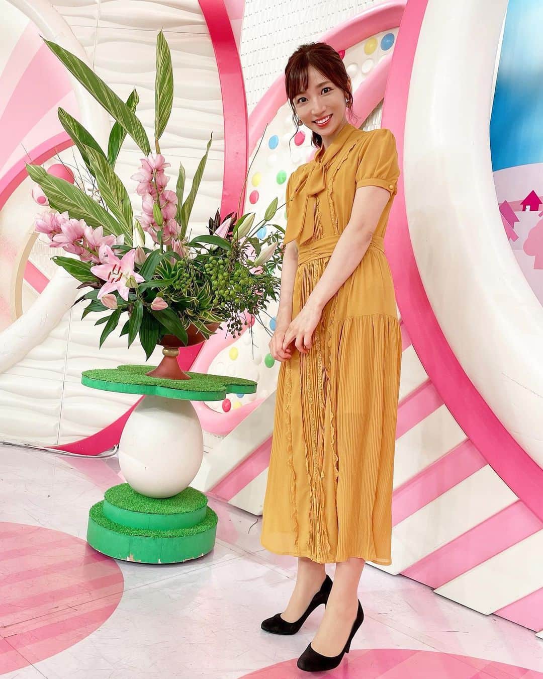 のインスタグラム：「⁡ ⁡ Oha!4衣装です👗 ⁡ まだまだ暑いですが、 徐々に秋色のお洋服が増えてきました🍁 ⁡ ファッション業界の季節の進みは とてつもなく早いですからね…。 ⁡ #oha4 #wildlily_daikanyama #衣装」