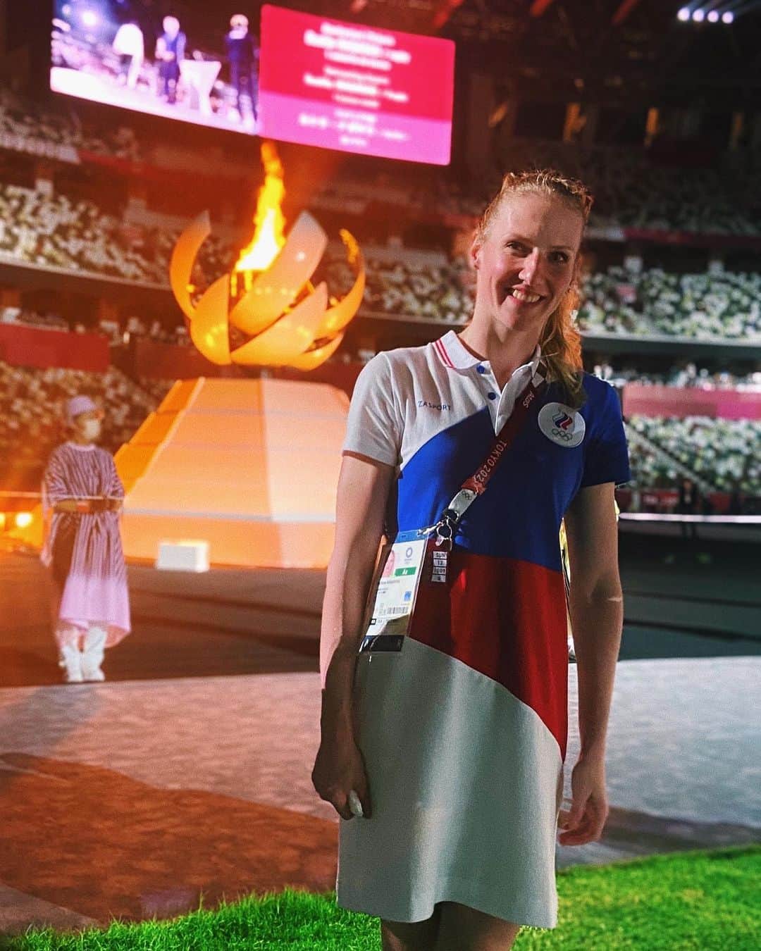 スベトラーナ・ロマシナのインスタグラム：「Вот и все! 🎉   Мои четвертые Олимпийские игры подошли к концу.   Я очень ждала момента, когда погаснет огонь этих соревнований. Слезы покатились, ведь я знаю, что эти игры финальные для меня в качестве спортсмена.   Можно шутить про Париж, сколько угодно, но реальность такова! Никаких дальнейших планов, касаемых следующего года, я не строю – сейчас время отдыхать.   Мне очень приятно получать от вас огромное количество сообщений о поездке в Париж. Но все же понимаю, что это был финал, и самые невероятные эмоции на закрытии в Токио! ♥️」