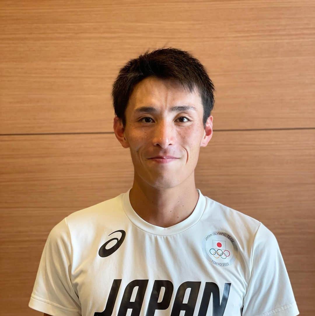 服部勇馬のインスタグラム：「夢であった東京オリンピックが終わりました。 目標には遠く及びませんでしたが、自身と向き合い、逃げずに走りきる事ができました。 . どんなに苦しくても、孤独ではありませんでした。これまで共に歩んできた仲間、応援し続けてくれた方の声援を、直接でなくとも、感じる事ができたからです。  レース後は、本当に多くの方にご心配をおかけしました。 体調の方は、少しずつ回復に向かっています。 このような結果、状況を招いてしまった原因をしっかりと 追求、改善して新たな目標に向かって走っていきます。  今大会を開催するにあたり、ご尽力いただいた全ての皆様に感謝いたします。ありがとうございました。  #tokyo2020#arigato2020」