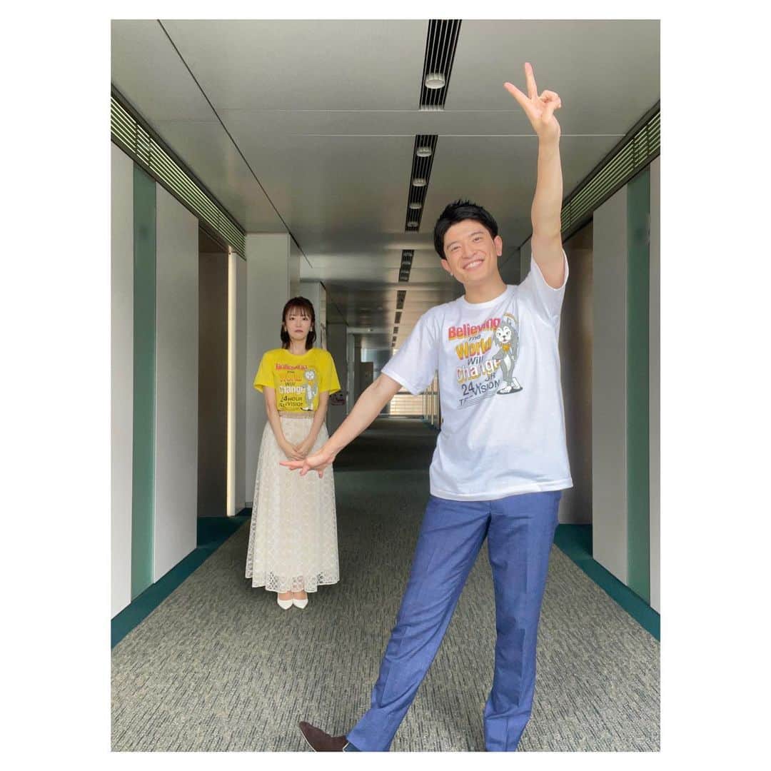 篠原光のインスタグラム：「. 今週から24時間テレビチャリTシャツを着ています！  #テンションの差 #直前まで笑顔でポーズしてたのに #びっくりするほど真顔 #真顔？ #むしろ怒ってない？ #コントラストで前が浮かれすぎ  #デザインが #レゴシみたいでかわいい」