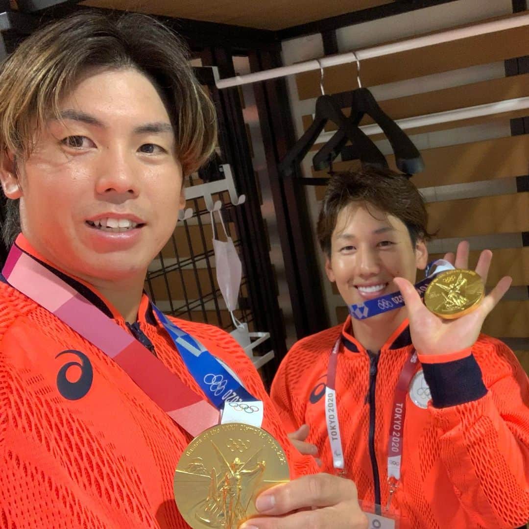 梅野隆太郎さんのインスタグラム写真 - (梅野隆太郎Instagram)「東京五輪2020 金メダル⚾️🥇  たくさんの応援ありがとうございました⭐︎本当にこのコロナ禍の中で開催していただき周りの皆さんには感謝してます！ そして最高のチーム、スタッフ、サポートしてくれたみなさんとこの世界の舞台で共に戦わせてもらい、経験だけでは済ませられない、プレッシャーや表せられない緊張感の中で戦い本当に最高の舞台で稲葉監督の元みんな結束し、金メダルを獲得することができ本当に嬉しく思います！ありがとうございました。 また選手としてもこれからもたくさんの方に夢、希望や感動与えられる選手になれるよう精進していきます⚾️  そしてプロ野球シーズン後半も始まりますが変わらずご声援よろしくお願いします📣  #梅野隆太郎 #感謝」8月9日 8時56分 - ryutaro_umeno_official