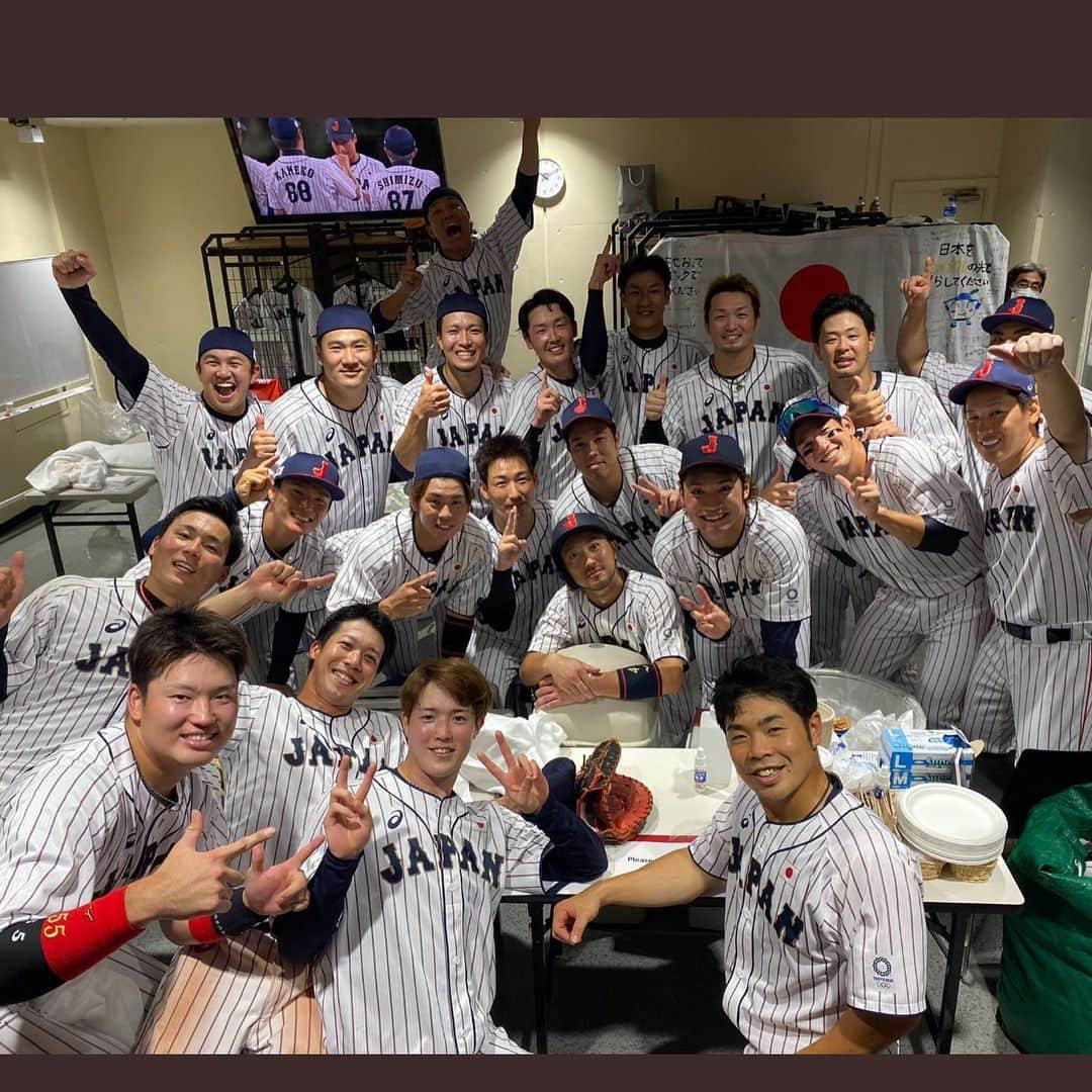 梅野隆太郎さんのインスタグラム写真 - (梅野隆太郎Instagram)「東京五輪2020 金メダル⚾️🥇  たくさんの応援ありがとうございました⭐︎本当にこのコロナ禍の中で開催していただき周りの皆さんには感謝してます！ そして最高のチーム、スタッフ、サポートしてくれたみなさんとこの世界の舞台で共に戦わせてもらい、経験だけでは済ませられない、プレッシャーや表せられない緊張感の中で戦い本当に最高の舞台で稲葉監督の元みんな結束し、金メダルを獲得することができ本当に嬉しく思います！ありがとうございました。 また選手としてもこれからもたくさんの方に夢、希望や感動与えられる選手になれるよう精進していきます⚾️  そしてプロ野球シーズン後半も始まりますが変わらずご声援よろしくお願いします📣  #梅野隆太郎 #感謝」8月9日 8時56分 - ryutaro_umeno_official