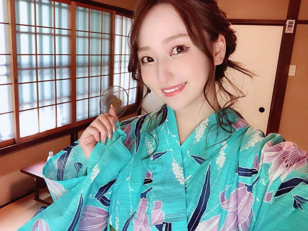 柴咲マナさんのインスタグラム写真 - (柴咲マナInstagram)「. 浴衣🍉 . . .  #👘 #浴衣 #和  #和装 #夏 #日本の夏 #ポートレート #写真好きな人と繋がりたい  #ゲーム #ゲーム女子 #eスポーツ #kimono #yukata #japan #japanesegirl #portrait #selfie #smile #twitch #stremer #twitchstreamer  #gamergirl #game #esports」8月9日 9時44分 - mana_shibasaki