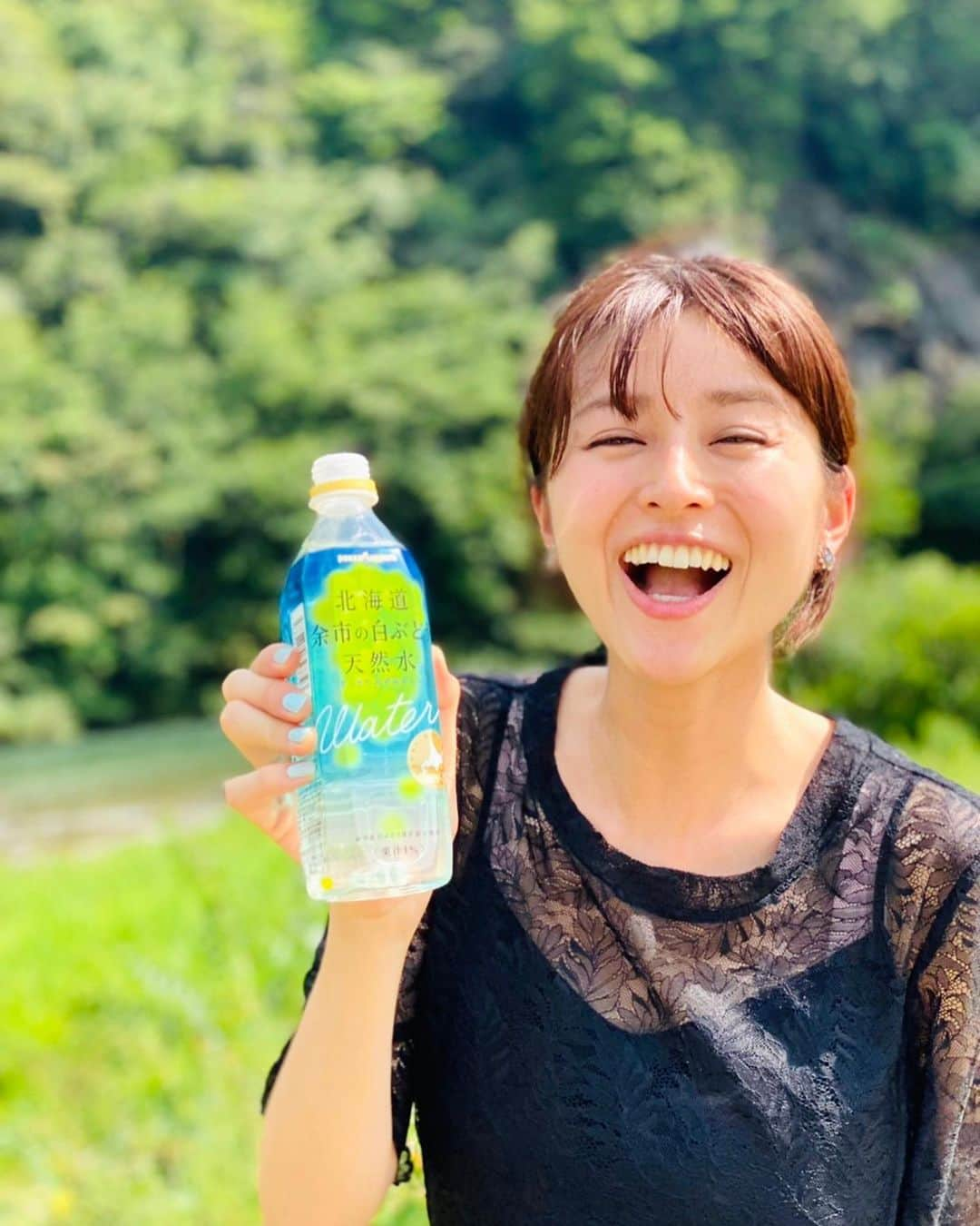 鈴木ちなみさんのインスタグラム写真 - (鈴木ちなみInstagram)「🍇🌿✨  スッキリとした甘さで 大人子どもまで楽しめる味わい💓 暑い日にはゴクゴク飲んじゃいます🤤  #ポッカサッポロ #tochiとcraft  #北海道 #余市 #白ぶどう天然水」8月9日 10時40分 - chinami_suzuki0926