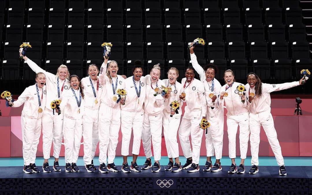 キンバリー・ヒルのインスタグラム：「🥇GOLD🥇」