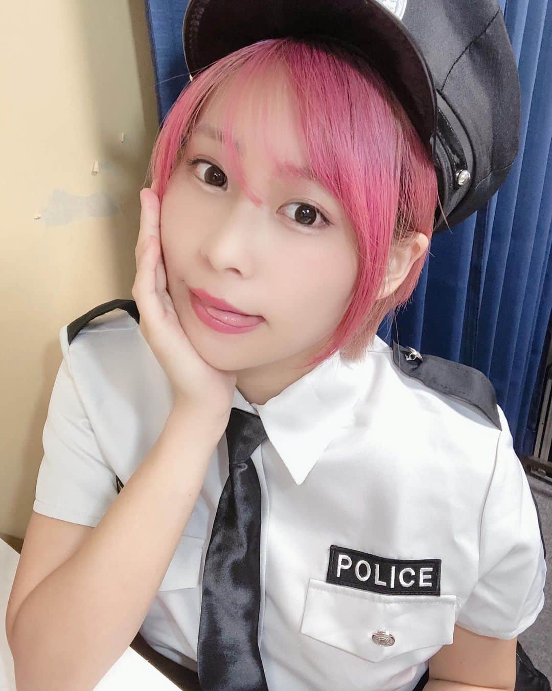 塚田綾佳さんのインスタグラム写真 - (塚田綾佳Instagram)「American POLICE 👮‍♂️🇺🇸 ・ 逮捕しちゃうぞ❥❥❥🔫 ・ ・ #AmericaPOLICE #POLICE #cosplay #コスプレ  #portrait #gravure #pinkhair #ピンクヘア  #彼女とデートなうに使っていいよ #SNS用レンタル彼女 #SNSレンタル彼女  #インスタグラビア #Instagragravure #ショートカット女子 #泳衣系列 #model #japanesegirl  #shooting #셀카 #미소녀 #일본인 #非常好 #摄影 #塚田綾佳」8月9日 11時52分 - tsukada_ayaka
