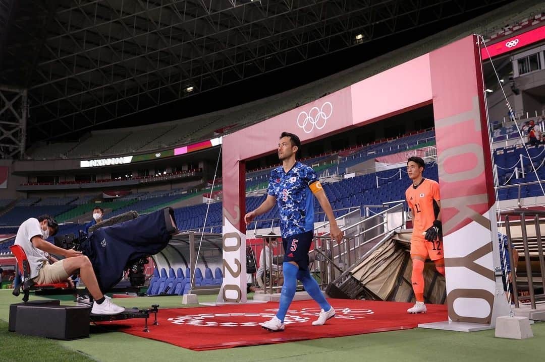 吉田麻也さんのインスタグラム写真 - (吉田麻也Instagram)「Today is 76th Atomic bomb Memorial Day in Nagasaki. Pray for all victims and wishing peaceful world. After 76 years later we have enjoyed Olympic Games. We can change the world. We can even beat COVID-19. 原爆が落ちた76年後、僕らはオリンピックを楽しむことができました。世界は変えられる。コロナにだって打ち勝てる。 #76 #原爆の日 #nagasaki #hiroshima」8月9日 12時37分 - mayayoshida22