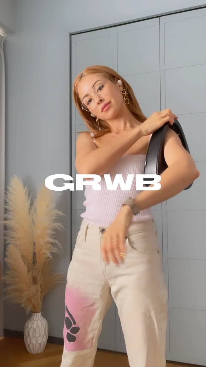 BENIのインスタグラム：「Get ready with B for açaiii🫐🎧  休日はゆるめプレイリストを掛けて、ゆっくり支度するのが至福のとき。上質な音で👂🏼 #BeoplayEQ  #bangolufsen #ad」
